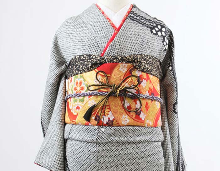 日本古来の伝統技法・絞りの着物とは